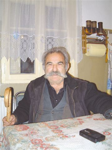 O κ.Ζαχαριουδάκης στο σπίτι του - ΦΩΤΟ από flashnews.gr