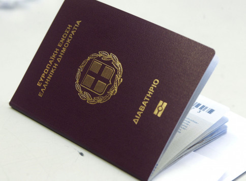 Ταξιδεύοντας με πλαστό διαβατήριο Ταξιδεύοντας με πλαστό διαβατήριο