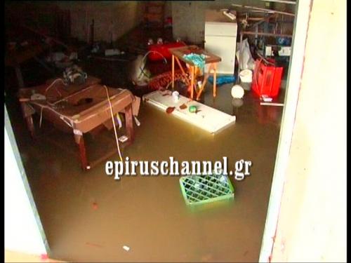 Εικόνα από πλημμυρισμένο σπίτι της πόλης - ΦΩΤΟ από epiruschannel.gr