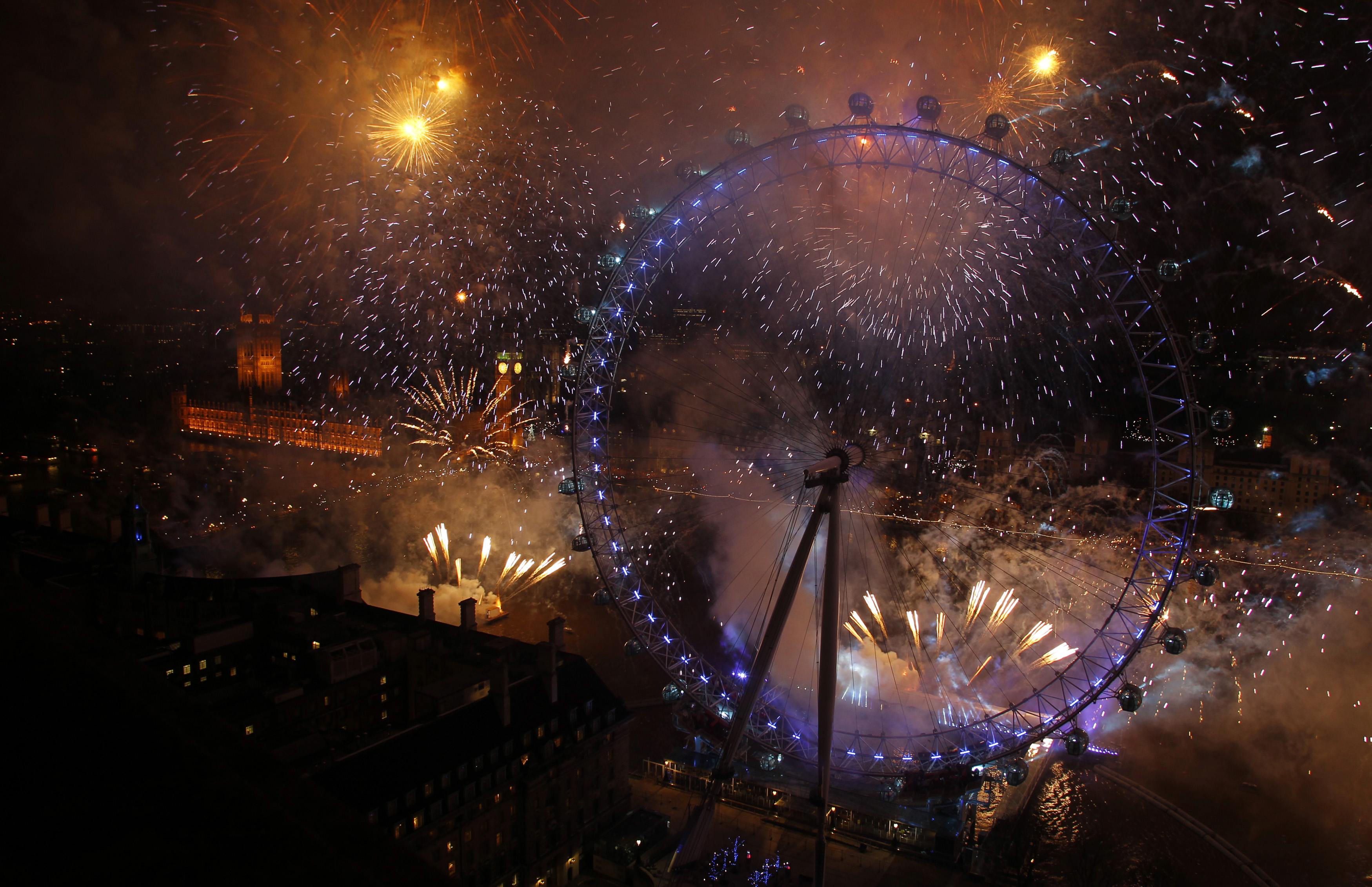 Πυροτεχνήματα στο London Eye 