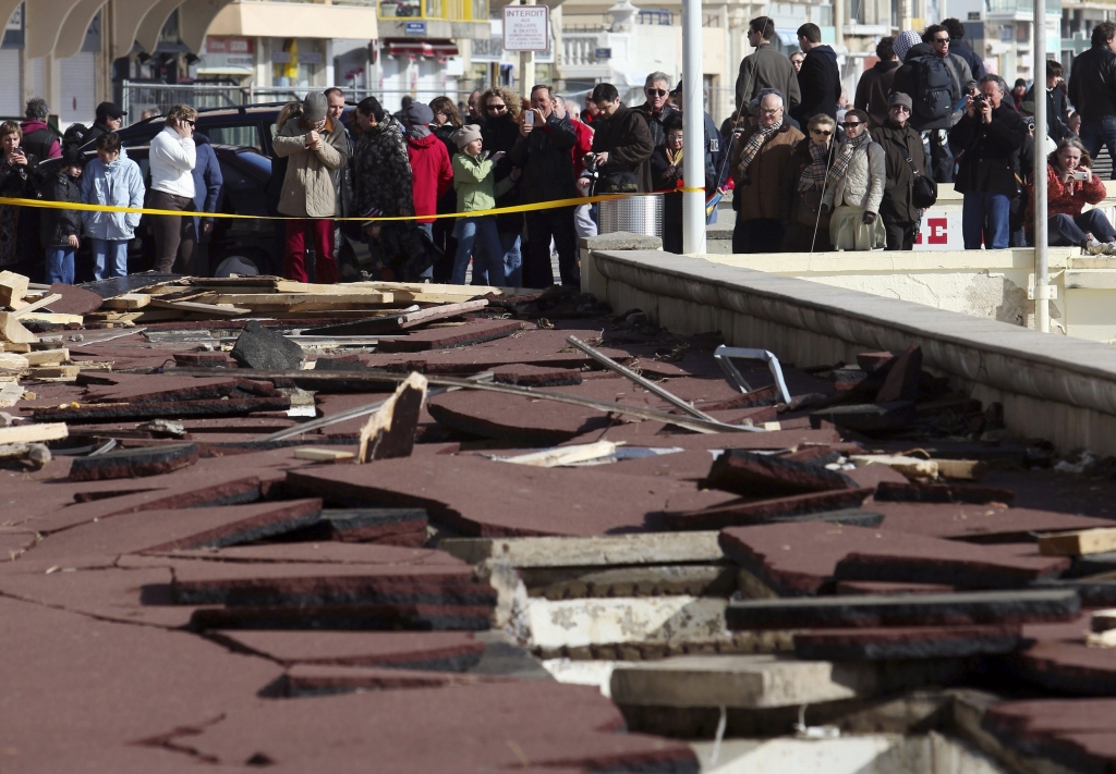 Η αποβάθρα καταστράφηκε εντελώς στην πόλη Les Sables d'Olonne, στη Δυτική Γαλλία ΦΩΤΟ REUTERS