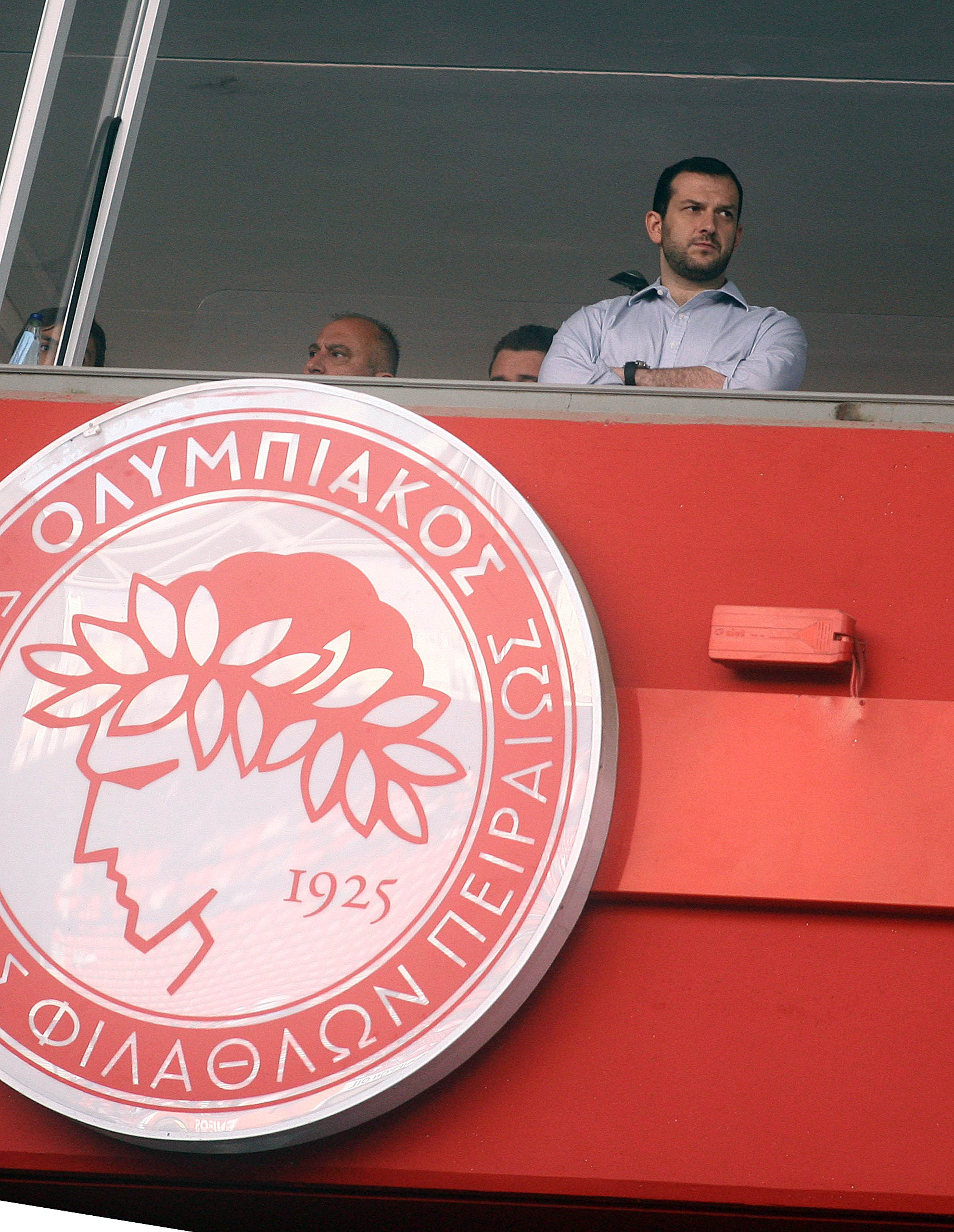 Ο Σταύρος Αδαμίδης παρακολουθεί από τη σουίτα του Γ. Καραϊσκάκης το ματς, ΦΩΤΟ EUROKINISSI.