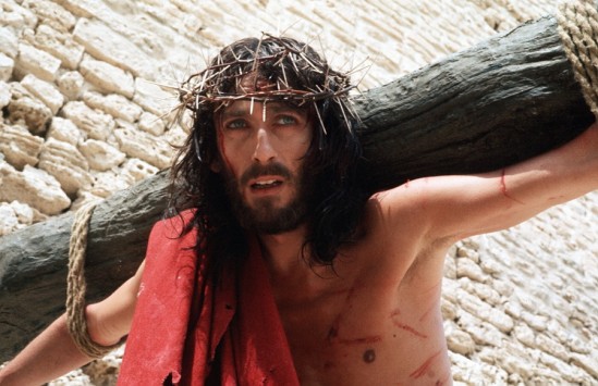 Δείτε τον Ιησού από τη Ναζαρέτ να πίνει και να καπνίζει πάνω στον σταυρό! Δείτε τον Ιησού από τη Ναζαρέτ να πίνει και να καπνίζει πάνω στον σταυρό!