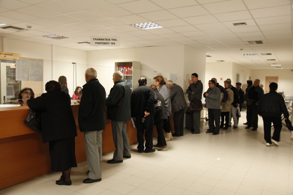 ΩΡΑ 10.15 ΙΚΑ
ΝΕΑΣ ΙΩΝΙΑΣ: Στην ουρά για διευκρινήσεις και ραντεβου μετά απο 2 μήνες