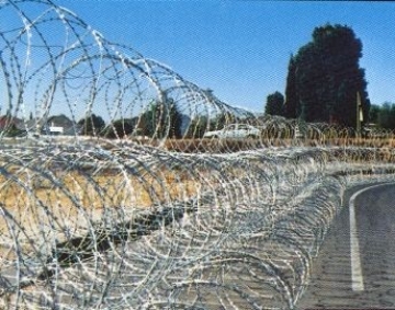 Στρωμένος με “κονσερτίνα” θα είναι στο κενό διάστημα ο φράκτης του Έβρου