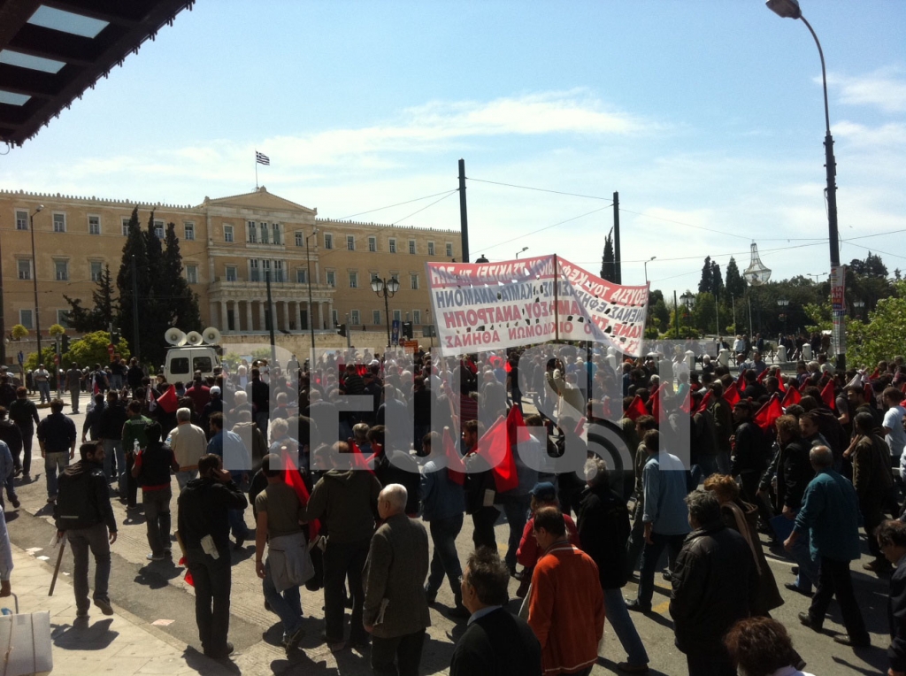 ΩΡΑ 11.35 Η ΠΟΡΕΙΑ ΦΤΑΝΕΙ ΣΤΟ ΣΥΝΤΑΓΜΑ