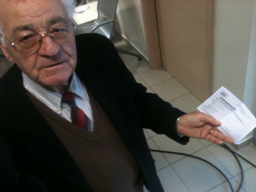 Και για του λόγου το αληθές μας έδειξε το χαρτάκι του