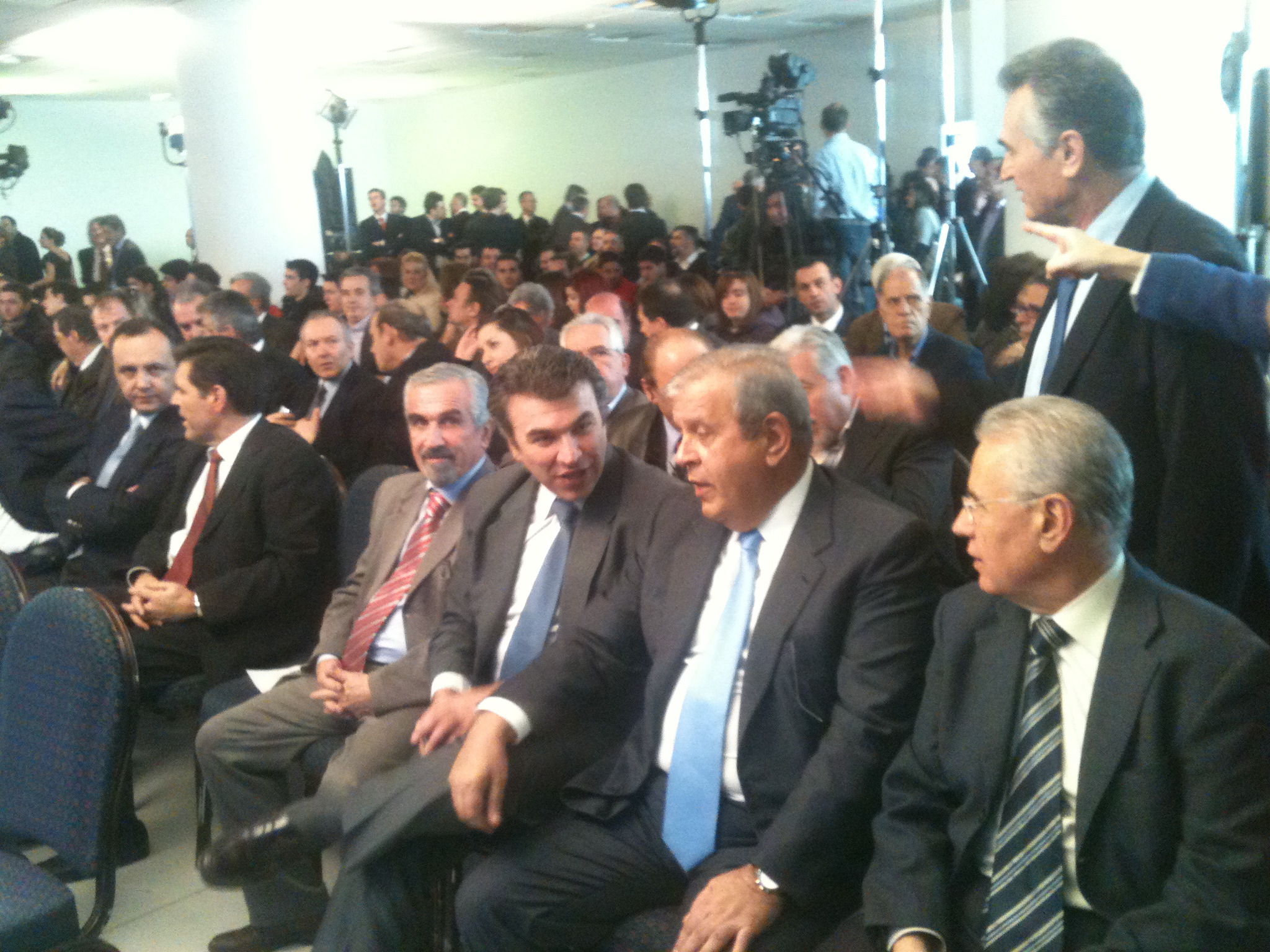 Bουλευτές και πολιτευτες λίγο πριν τα αποκαλυπτήρια 