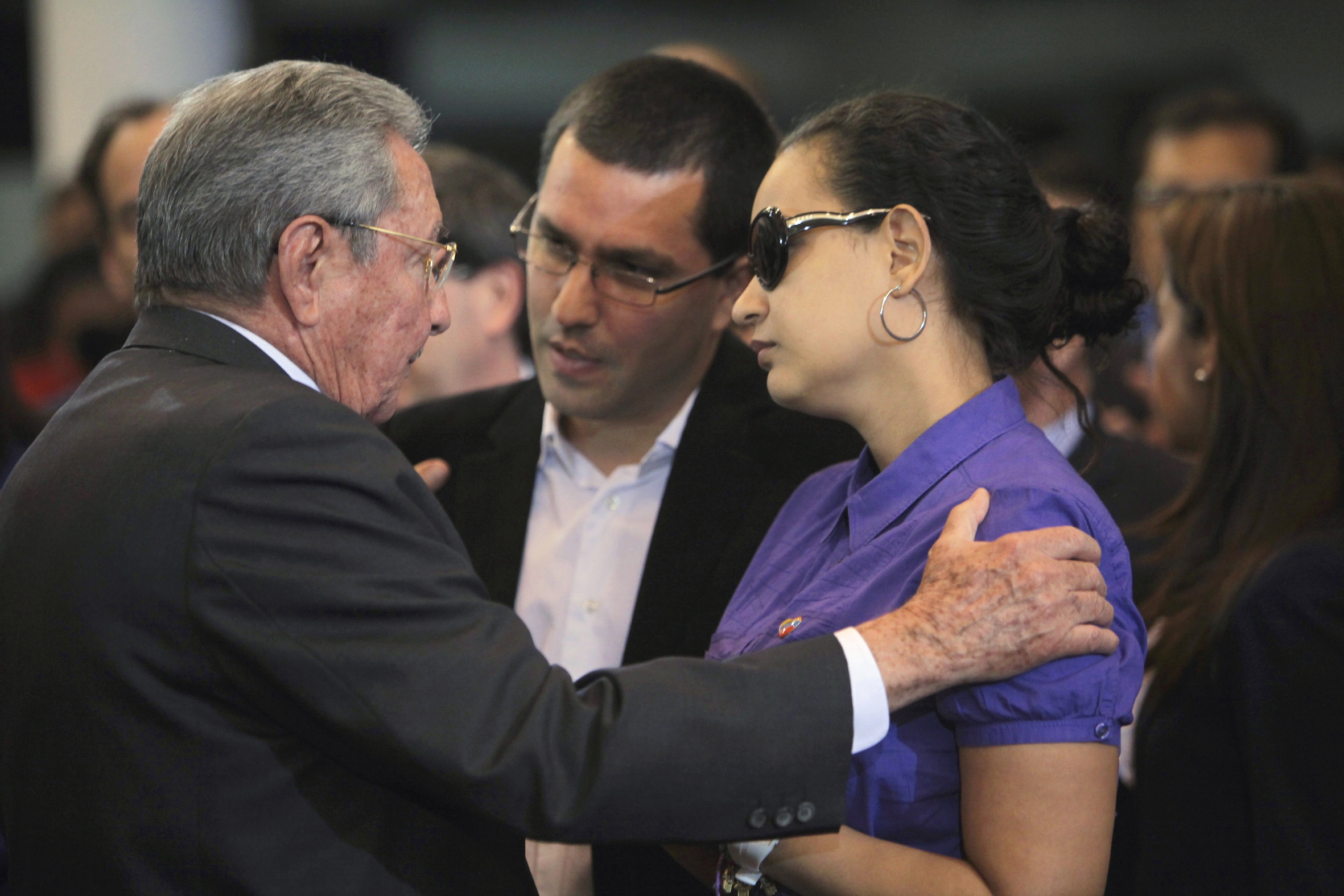 Ο Ραούλ Κάστρο με μια από τις κόρες του Ούγκο Τσάβες