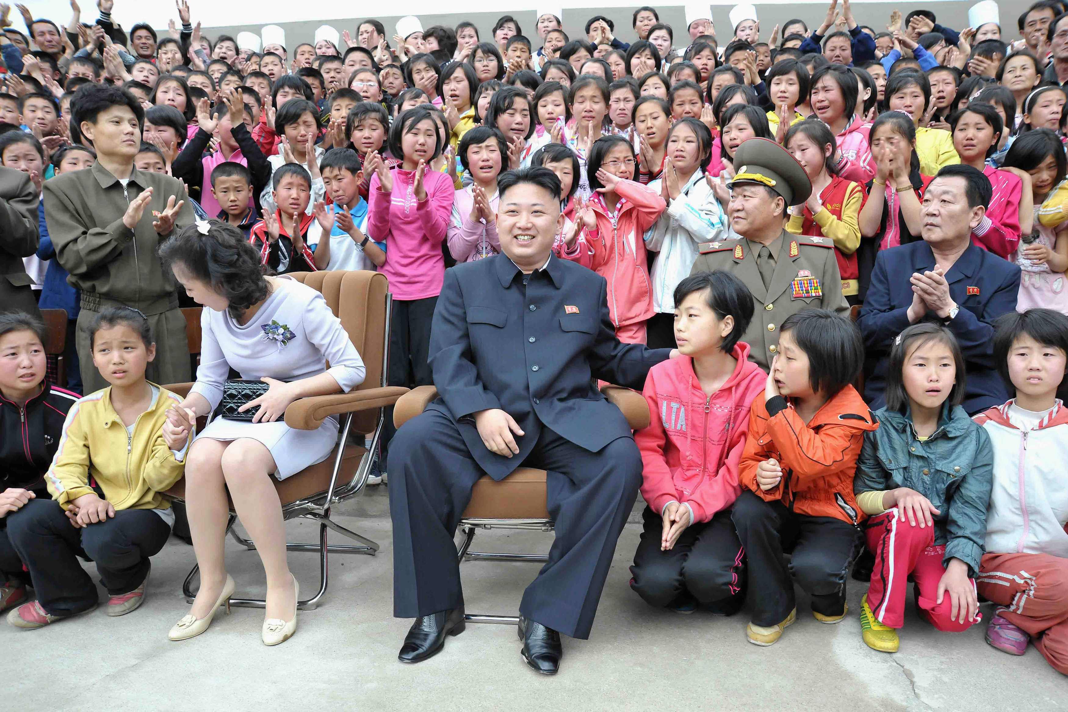 Αποτέλεσμα εικόνας για βορεια κορεα γελαει