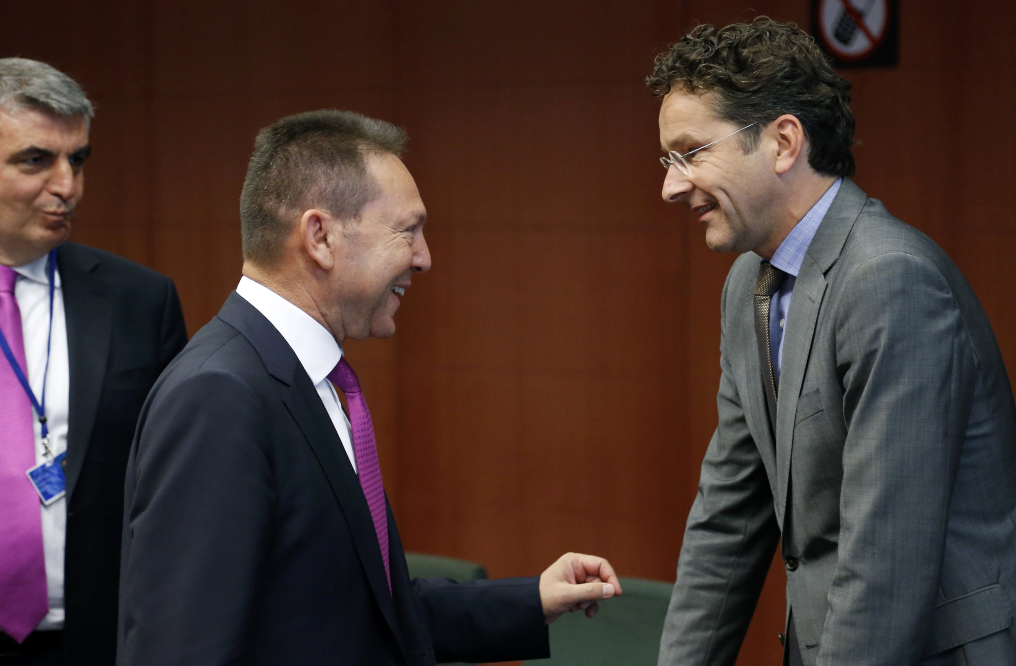 Ο Γιάννης Στουρνάρας με τον πρόεδρο του Eurogroup, Γερούν Ντάισελμπλουμ - ΦΩΤΟ REUTERS