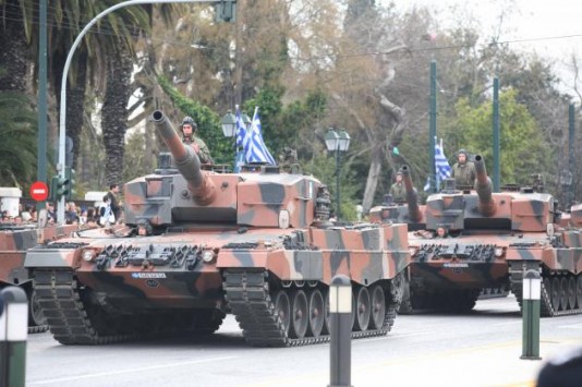 `Με δόξα τιμή` αλλά και έξοδα η παρέλαση στη Θεσσαλονίκη - Μεταφέρουν άρματα και από Ξάνθη!