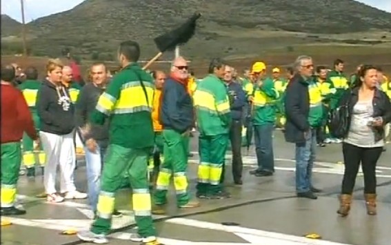 Στερεά Ελλάδα: Άνεργοι βγήκαν στην εθνική οδό και τους περίμεναν τα ΜΑΤ - ΒΙΝΤΕΟ