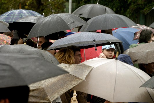 Θα `μουλιάσουμε` και το Σαββατοκύριακο - Ραγδαία πτώση της θερμοκρασίας από Τρίτη - Που θα χιονίσει 