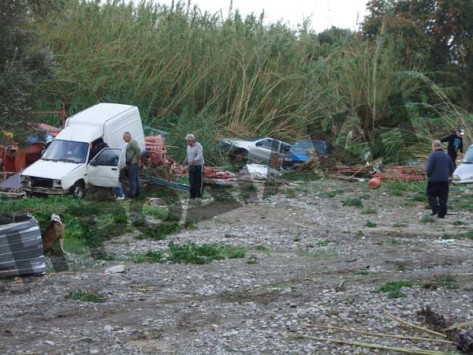 Τραγωδία με δύο νεκρούς και φόβοι για 4 αγνοούμενους - Συγκλονιστικά video από την καταστροφή στη Ρόδο