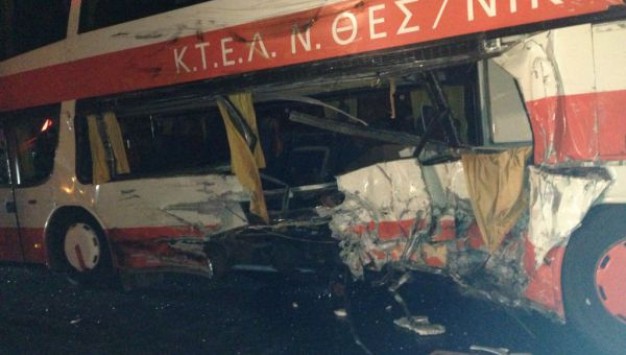 Τραγωδία στα Τέμπη! ΙΧ συγκρούστηκε μετωπικά με ΚΤΕΛ - Τραγικός θάνατος για τον οδηγό του ΙΧ, πολλοί τραυματίες - Σοκαριστικές ΦΩΤΟ