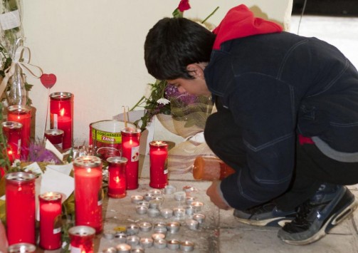 Δεκάδες μηνύματα, κεριά και λουλούδια για την αδικοχαμένη 13χρονη - Φωτορεπορτάζ
