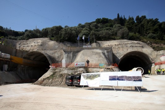 Βόμβα από το Γενικό Λογιστήριο: Πώς χάνει το Δημόσιο 7,5 δισ. ευρώ από τους αυτοκινητόδρομους - `Αντάρτικο` από βουλευτές της κυβέρνησης που απειλούν!