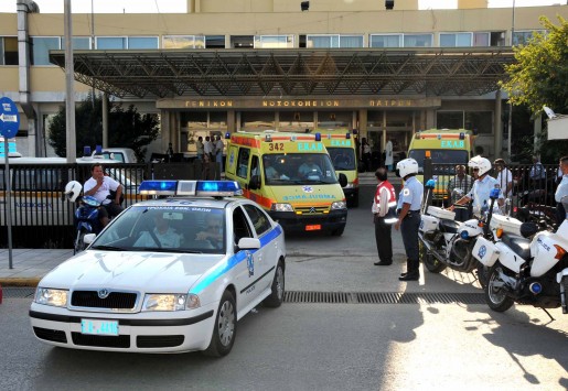 Ζάκυνθος: Πανικός στο νοσοκομείο - Κυνηγούσε το προσωπικό με σπασμένα γυαλιά!