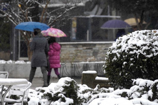 Σιβηρία γίναμε! Κρύο σε όλη τη χώρα και θυελλώδεις άνεμοι - Απαγορευτικό απόπλου από Πειραιά και Ραφήνα