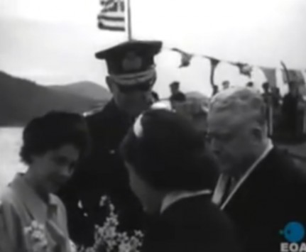 Όταν οι βασιλείς Παύλος και Φρειδερίκη επισκέπτονταν την σεισμόπληκτη Κεφαλονιά το 1954 - ΒΙΝΤΕΟ