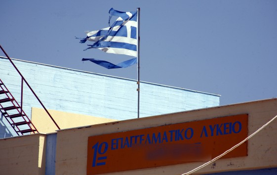Καβάλα: Μπήκε δύο φορές στο ίδιο σχολείο για να κάψει την Ελληνική σημαία!