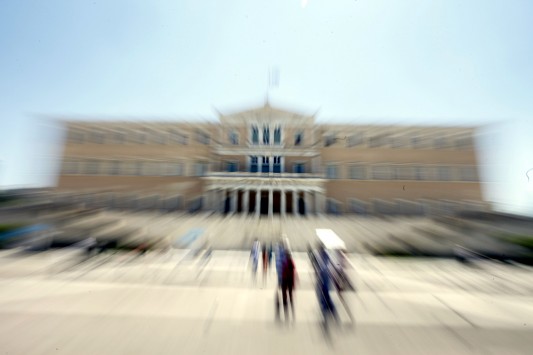 Τα μνημόνια... υπεράνω Συντάγματος