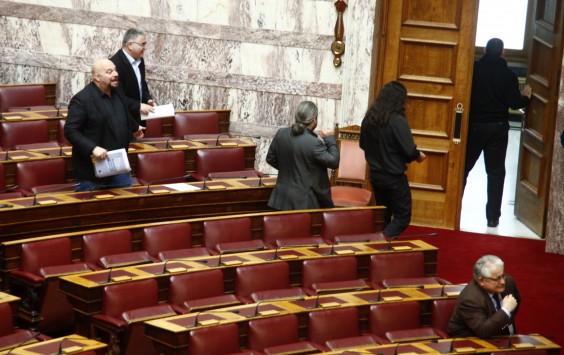 Βρισιές χρυσαυγιτών βουλευτών κατά Μιχελάκη και Σηφουνάκη - `Αρχ@@ια θα σας γαμ@@@@@ε!`