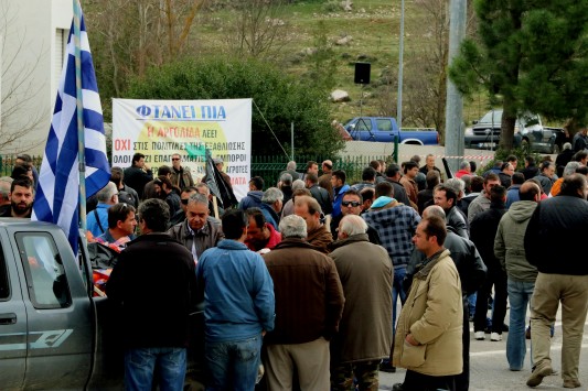 Πελοπόννησος: Μένουν στα μπλόκα οι αγρότες - ''Περιμένουμε τις απαντήσεις της κυβέρνησης''