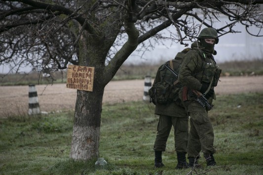 Κριμαία: Καταλαμβάνουν σπίτια και βάσεις οι Ρώσοι! 