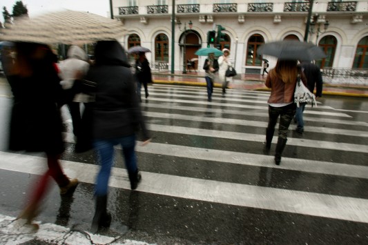 Χαλάει ο καιρός από Δευτέρα - Έρχονται βροχές και καταιγίδες - Χιόνια την Τρίτη στα ορεινά 