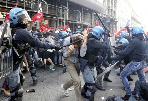 Αίμα, βία και δακρυγόνα στη Ρώμη - Συγκλονιστικές εικόνες