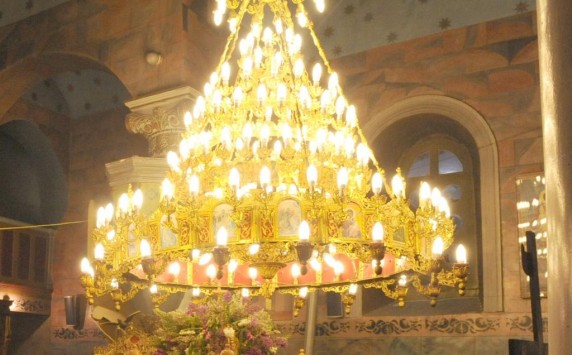 Ακόμη και πολυέλαιο για εκκλησία έχουν αγοράσει από την Ελλάδα οι Ρώσοι επισκέπτες