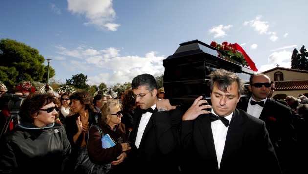 Ηλεία: Η τελευταία επιθυμία στελέχους του ΚΚΕ έκανε έξω φρενών τον ιερέα στην κηδεία του!