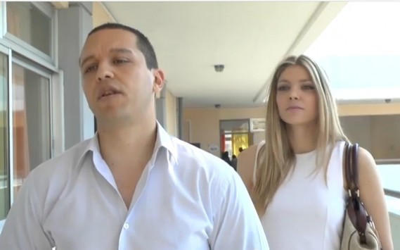 Το μήνυμα του Κασιδιάρη και η ξανθιά καλλονή - Βίντεο!