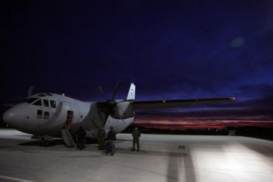 Με C130 έφερναν τα ευρώ – 5,2 δισ. ήρθαν νύχτα για να μην στεγνώσουν τα ΑΤΜ από μετρητά