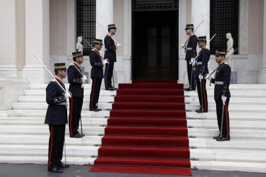 Έρχονται μαζικές αναφορές στρατιωτικών για τις περικοπές