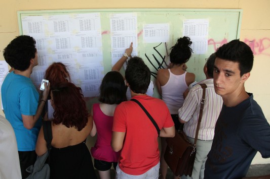 Πανελλαδικές 2014: Τέλος η αγωνία για τους μαθητές - Την Τρίτη οι βαθμολογίες