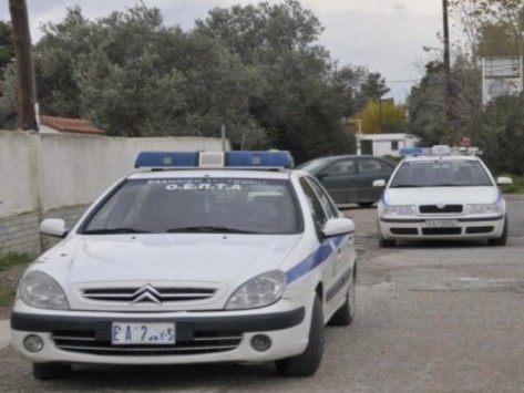 `Φαρ Ουέστ` στην εθνική οδό - Άγρια καταδίωξη με πυροβολισμούς εναντίον των αστυνομικών - Ψάχνουν με ελικόπτερο τους ληστές με τα καλάσνικοφ