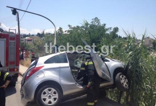 Πάτρα: Απεγκλωβισμός γυναίκας οδηγού που τραυματίστηκε σε τροχαίο - Δείτε το βίντεο!