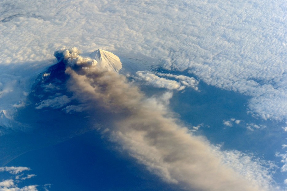 Αλάσκα: το ηφαίστειο Pavlof εκρήγνυται