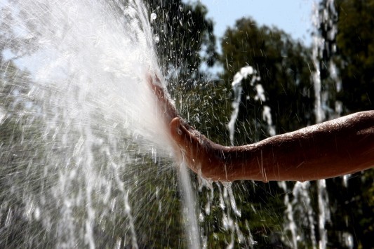 Που θα βρείτε `οάσεις δροσιάς` στη Θεσσαλονίκη για να αντέξετε τον καύσωνα