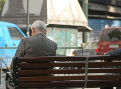 Νέο μαχαίρι 3% στις συντάξεις ενός εκατομμυρίου ασφαλισμένων – “Τρύπα” 274 εκ. ευρώ στο Ενιαίο Ταμείο Επικουρικής Ασφάλισης 