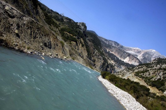 Θρίλερ με 70 μετανάστες στις εκβολές του Αχελώου