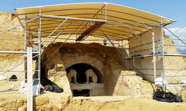 Αμφίπολη: Μέσα στον προθάλαμο του τάφου! - Τα νέα ευρήματα των αρχαιολόγων - Εντυπωσιακές ΦΩΤΟ