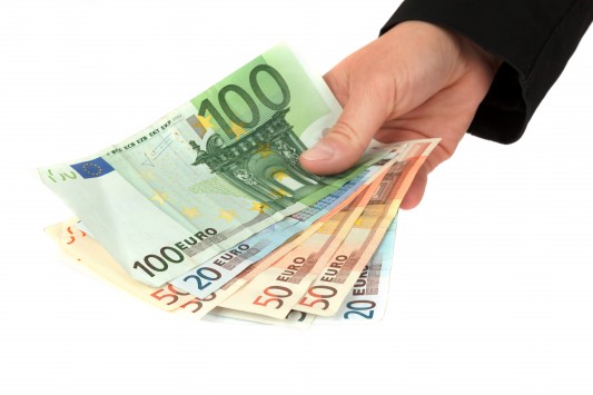 Κόβουν δώρο Χριστουγέννων, Πάσχα και επίδομα άδειας ... προκαταβολικά!