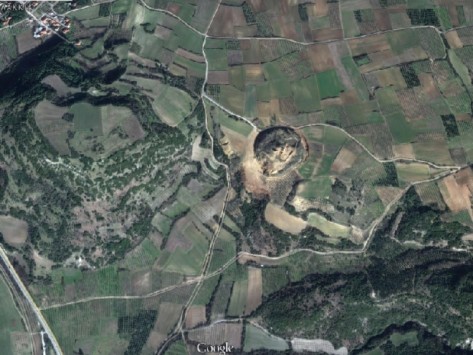 Διαστημική Αμφίπολη! Εκπληκτικές δορυφορικές φωτογραφίες από τις ανασκαφές του αρχαίου τάφου