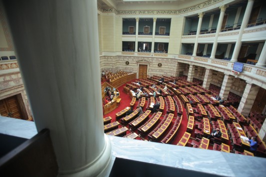 Υπερψηφίστηκε ο ΕΝΦΙΑ - Μπαράζ αντικαταστάσεων για να περάσει η τροπολογία