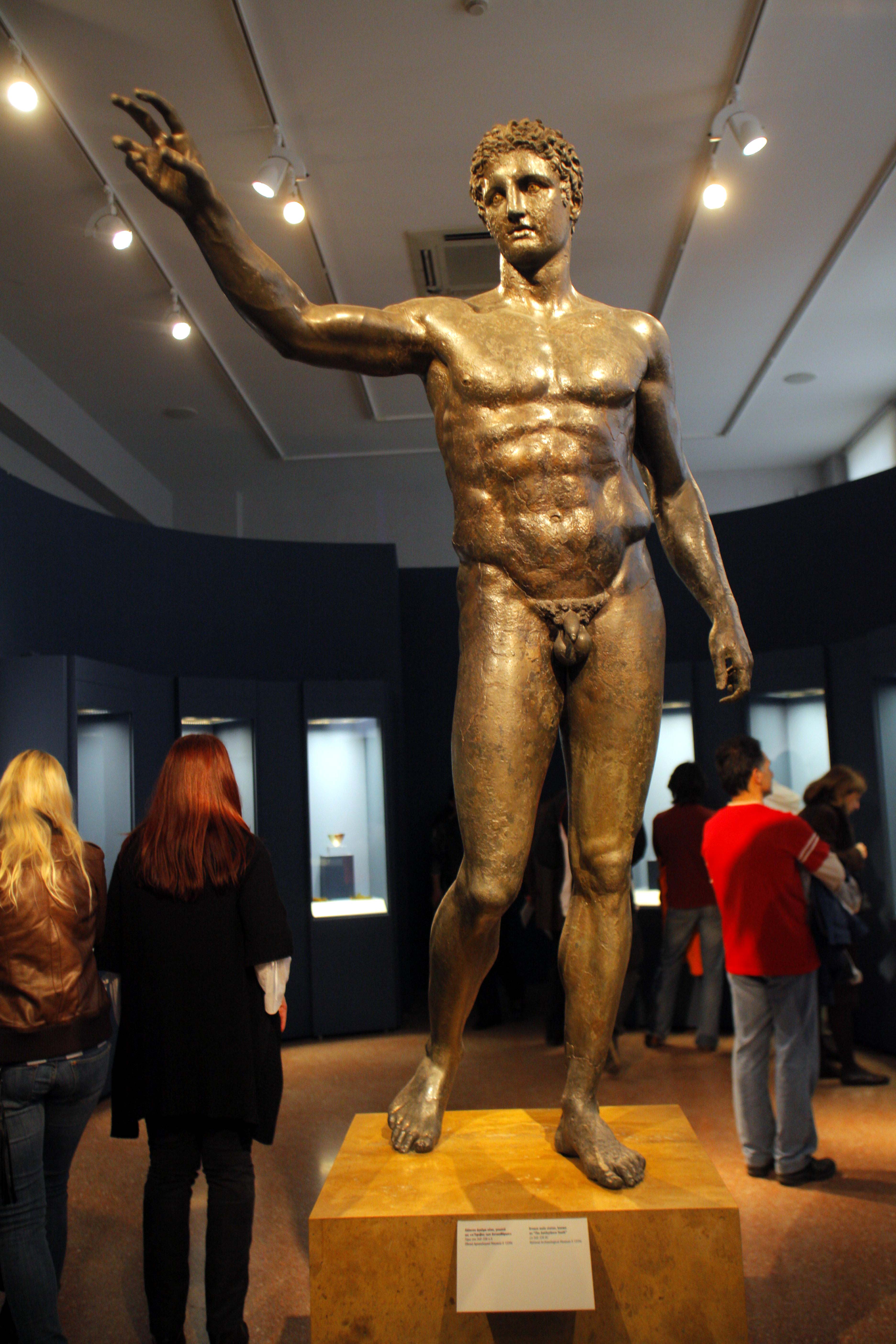 Ο "Έφηβος" ήταν ένα από τα αγάλματα που βρέθηκαν στο βυθό των Αντικυθήρων