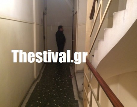 Θεσσαλονίκη: Εισβολή αστυνομικών στο κονάκι της μονής Εσφιγμένου και προσαγωγή μοναχού - Δείτε το βίντεο!